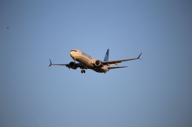 Boeing 737 MAX 9 (N37521)
