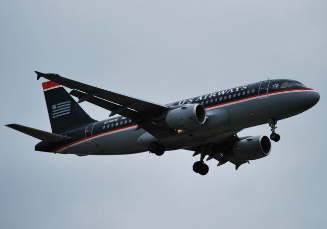 Airbus A319 (N770UW) - Final for 36R - 9/18/11