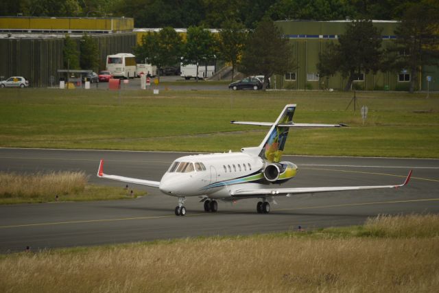 Hawker 800 (M-YCEF)