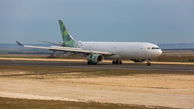 Airbus A330-300 (EI-MAE)
