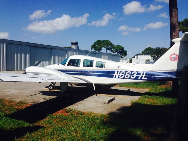 Beechcraft Duchess (N6637L)