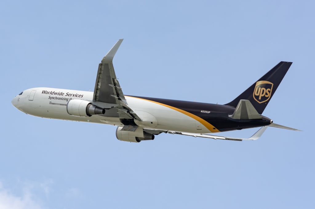 BOEING 767-300 (N335UP)