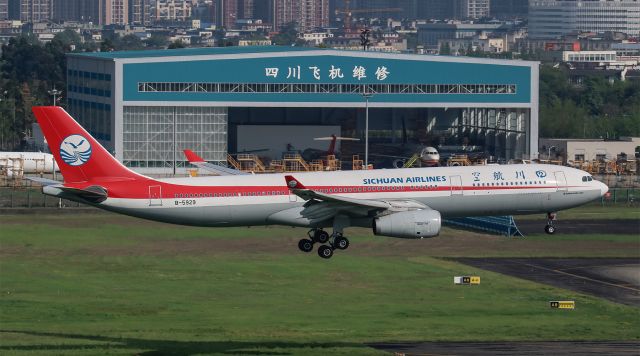 Airbus A330-300 (B-5929)