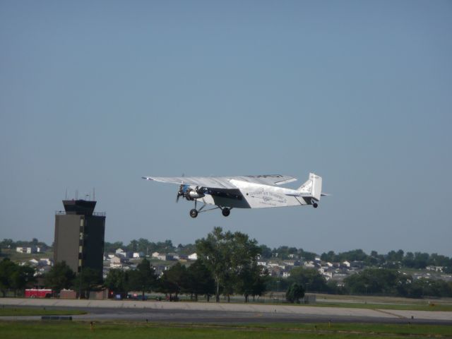 Ford Tri-Motor (NAC8407)