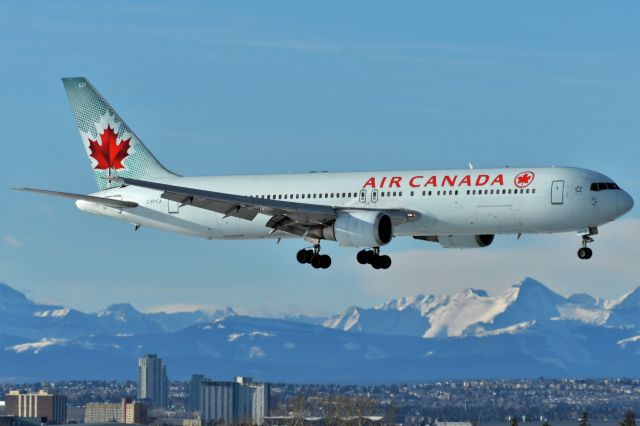 BOEING 767-300 (C-FPCA) - Air Canada Boeing 767-375(ER) arriving at YYC on Jan 1.