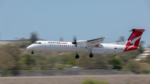 de Havilland Dash 8-400 (VH-LQM)