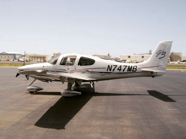 Cirrus SR-22 (N747MB)