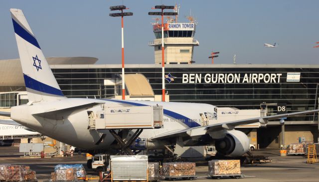 Boeing 777-200 —