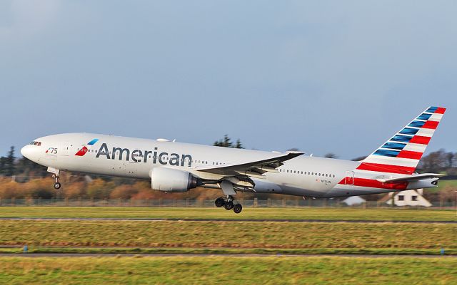 Boeing 777-200 (N751AN) - american b777-223er n751an diverting to shannon with no.2 engine shut down while routing paris(cdg) to miami 29/11/18.