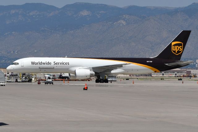 Boeing 757-200 (N417UP)