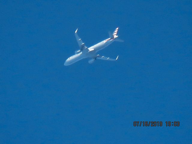 Airbus A321 (N933AM)