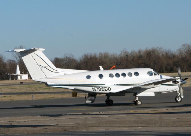 Beechcraft Super King Air 200 (N786DD) - Parked at the Downtown Shreveport airport.