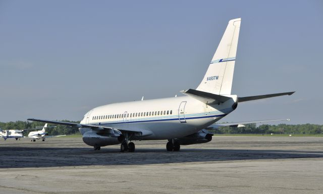 Boeing 737-200 (N465TW) - Boeing 737-200 Sierra American Corporation N465TW in Willow Run Airport