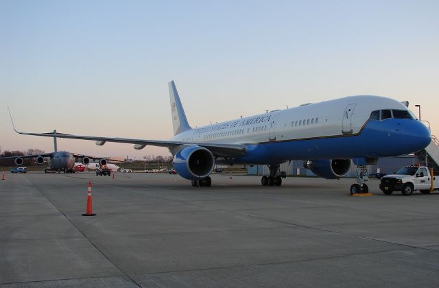 Boeing 757-200 (80-0001)