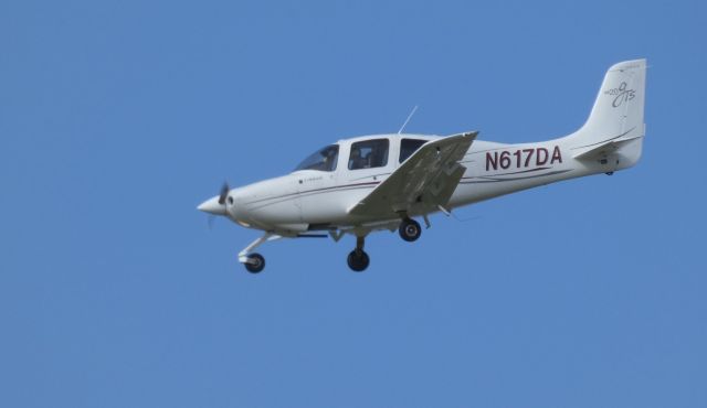 Cirrus SR-20 (N617DA) - On final is this 2007 Cirrus SR-20 GTS in the Spring of 2019.