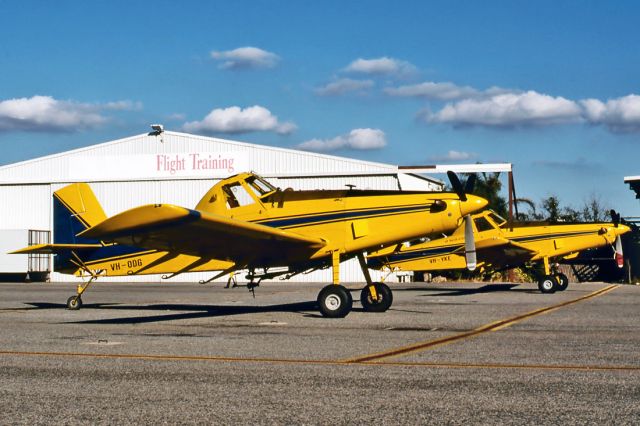 AIR TRACTOR AT-402 (VH-ODG) - AIR TRACTOR AT-502B - REG : VH-ODG (CN 502B-0324) - PARAFIELD AIRPORT ADELAIDE SA. AUSTRALIA - YPPF 16/10/1995