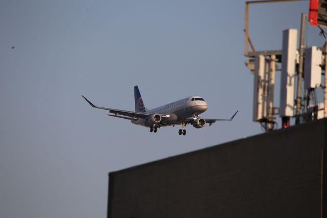 Embraer 175 —