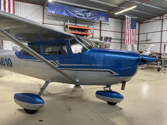 Cessna Skyhawk (N61610)