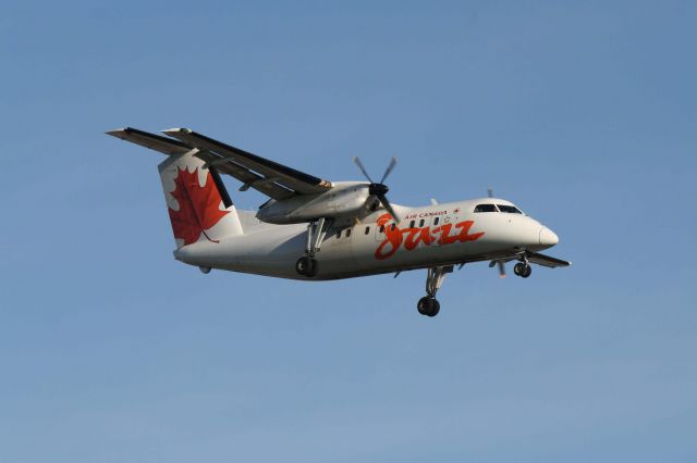 de Havilland Dash 8-100 (C-GONR) - Arriving Montreal Trudeau on 24R