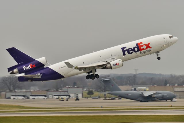 Boeing MD-11 (N588FE)