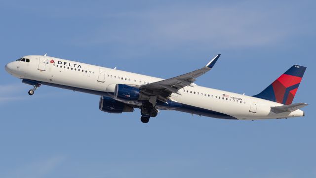 Airbus A321 (N380DN)