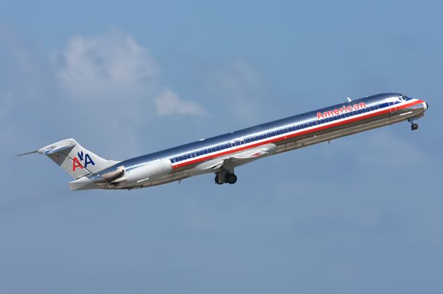 McDonnell Douglas MD-82 (N460AA) - Beautifull and shinny in rotation from 09