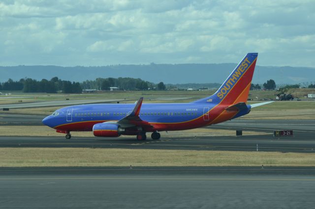 Boeing 737-700 (N953WN) - Taxiing in PDX