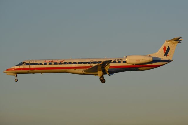 Embraer ERJ-145 (N688AE)