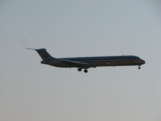 McDonnell Douglas MD-82 (N474) - American flight 1101 arriving from Albuquerque, NM