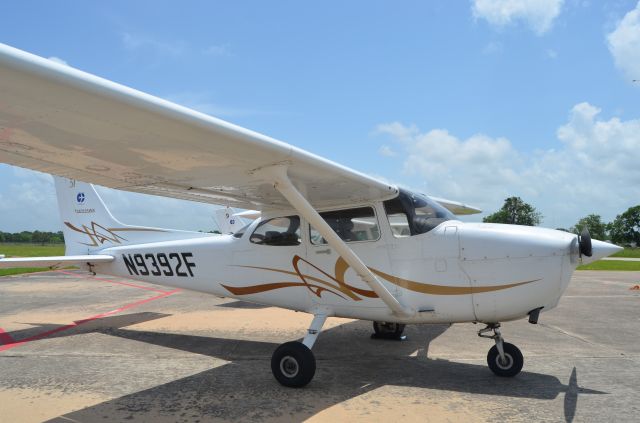 Cessna Skyhawk (N9392F) - Taken during the Pearland Airport open house and BBQ fly-in.