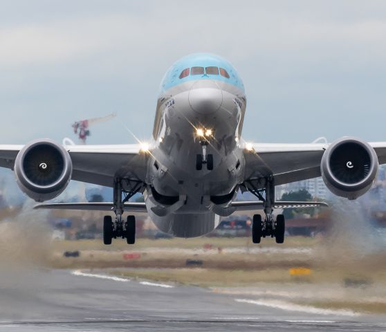 Boeing 787-9 Dreamliner (HL8084) - Departing 23