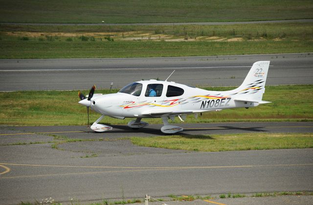 Cirrus SR-22 (N108EZ)