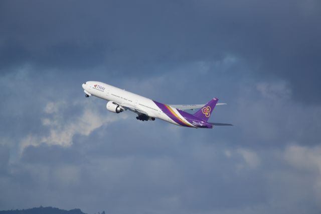 BOEING 777-300ER (HS-TKL)