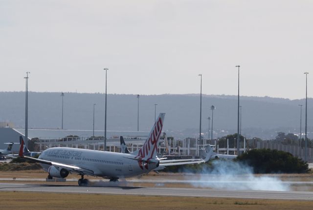 Boeing 737-800 (VH-VUZ)