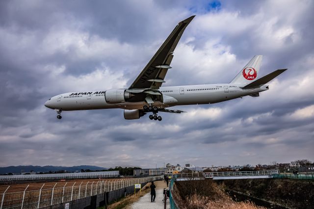 Boeing 777-200 (JA743J)