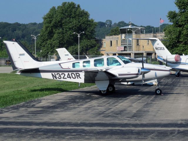 Beechcraft Baron (58) (N3240R) - A very nice B58 Baron. No location as per request of the aircraft owner.