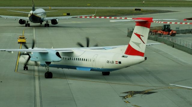 de Havilland Dash 8-400 (OE-LGI)