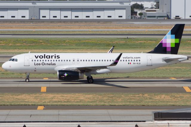 Airbus A320 (XA-VLQ)