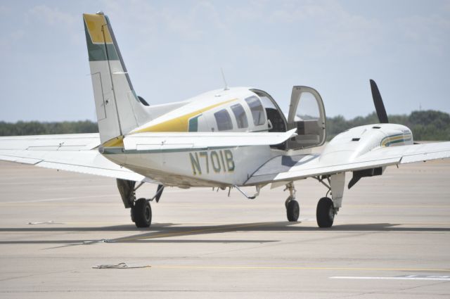 Beechcraft Baron (58) (N701B)