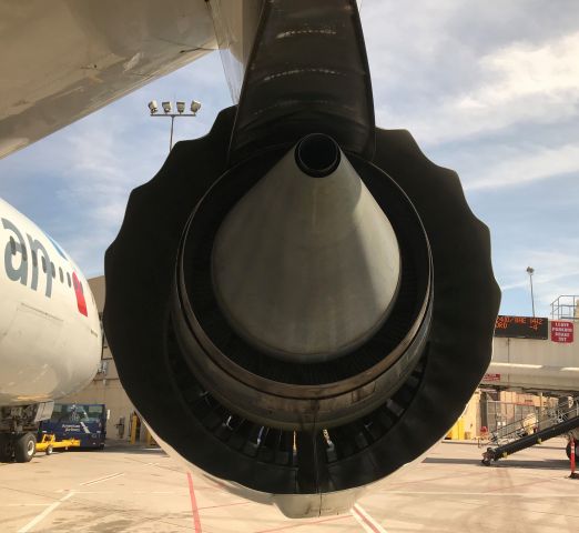 Boeing 787-8 (N804AN) - Phoenix Sky Harbor International Airport T4 N1 Boeing 787 N804AN 8AE #2 engine