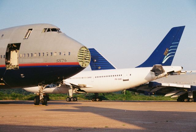 BOEING 747-100 — - Business was booming... photo at Greenwood-Leflore Airport, KGWO, from circa 2000 of yet another United Airlines 747 headed for the breaker. The hapless Boeing had lots of company on the ramp.