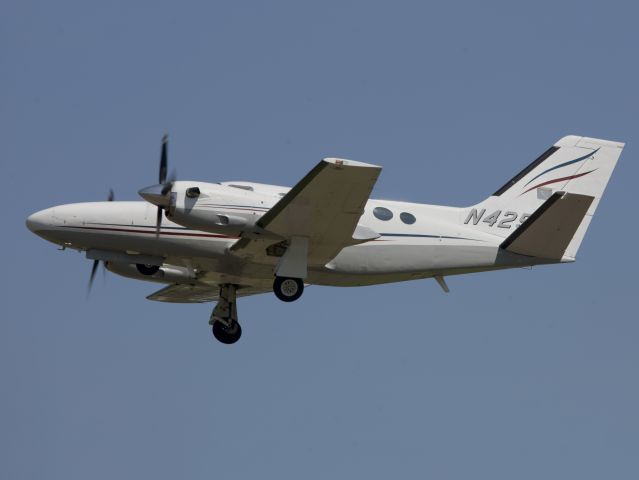 Cessna Conquest 1 (N425WD) - Take off runway 26.