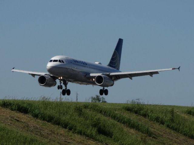 Airbus A319 (N821UA)