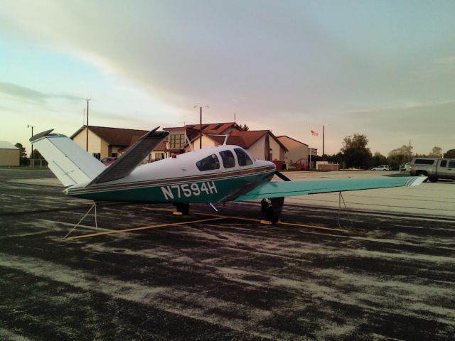 Beechcraft 35 Bonanza (N7594H)