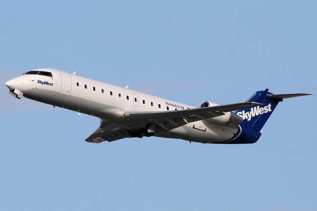 Canadair Regional Jet CRJ-200 (N466SW) - Taking off.