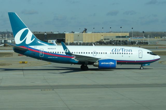 Boeing 737-700 (N295AT)