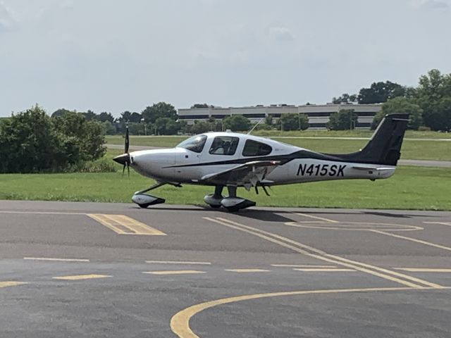 Cirrus SR22 Turbo (N415SK) - N415SK (S22T) arriving at Wings Field (KLOM)br /Photo Date: August 9, 2021