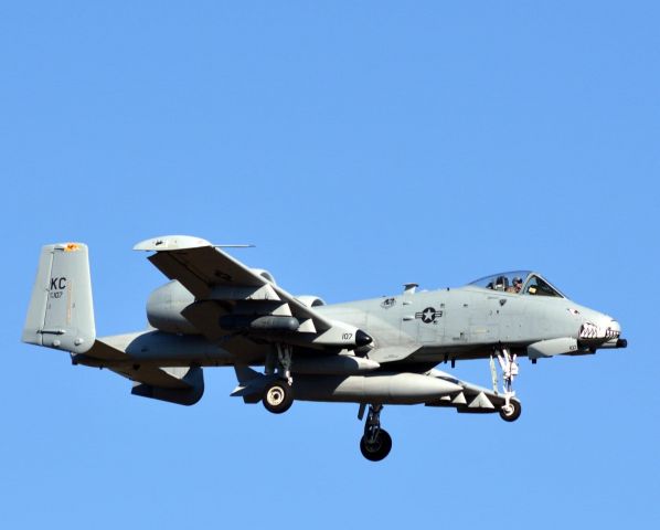 Fairchild-Republic Thunderbolt 2 (79-0107) - Trend 41 one of 6 A-10’s from the 303rd Fighter squadron 