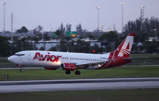 Boeing 737-700 (YV-3011) - It was getting a little too dark at 8:06 this evening the 23rd of May, 2018.