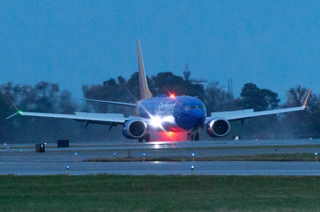 Boeing 737 MAX 8 (N8773Q) - Southwest Airlines Boeing 737 MAX8 coming to a slow roll on Norfolks runway 23. 12/03/22